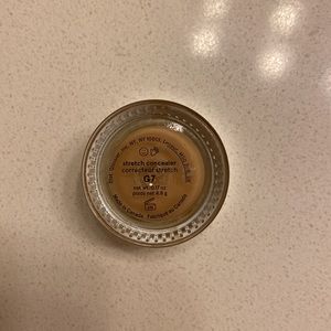 G7 Glossier Stretch Concealer
